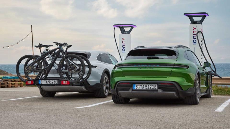 پورشه تایکان کراس‌توریسمو مدل 2021