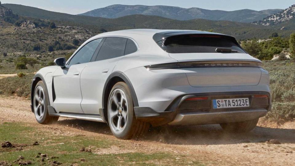 پورشه تایکان کراس‌توریسمو مدل 2021