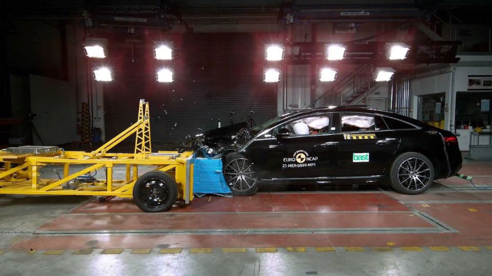 مرسدس‌بنز EQS ایمن‌ترین خودروی تست شده توسط یورو انکپ در 2021