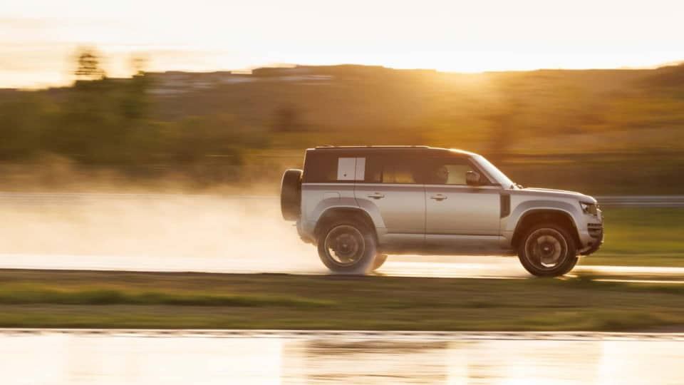 معرفی لندروور دیفندر اوکتا