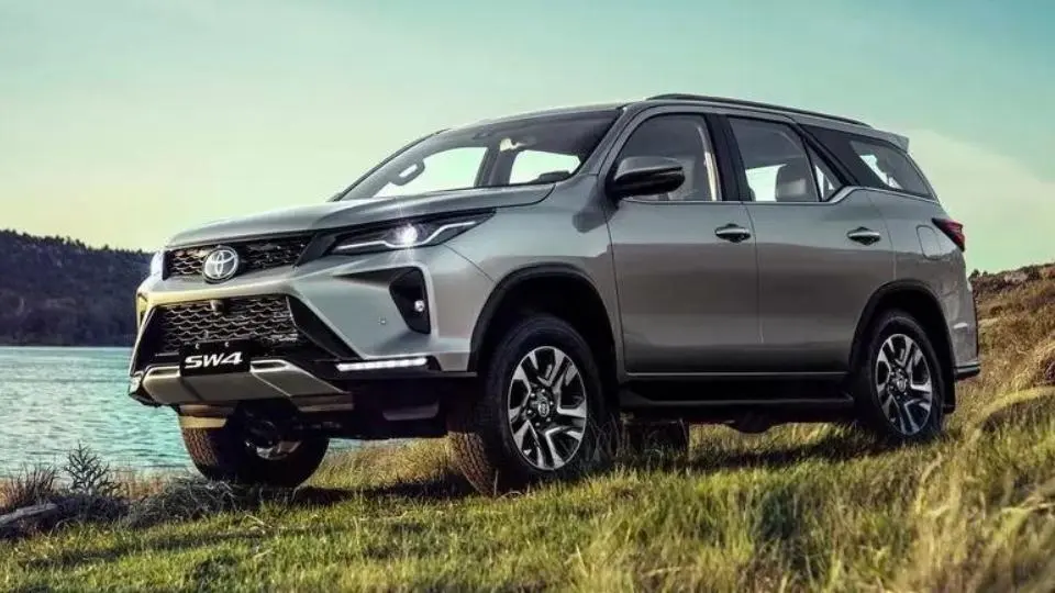 2024 تويوتا SW4