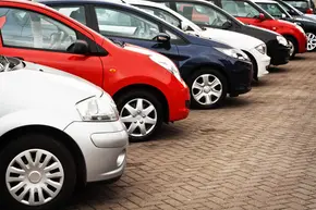 چانه‌زنی بر سر قیمت خودرو