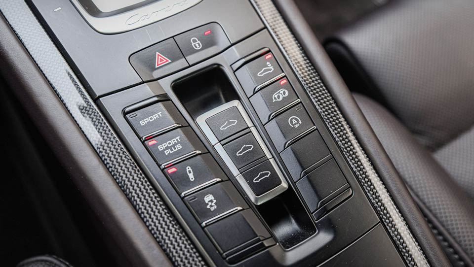 کابین و امکانات پورشه 911 کررا S