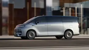 معرفی جیلی گلکسی V900؛ ونی با پیشرانه EREV