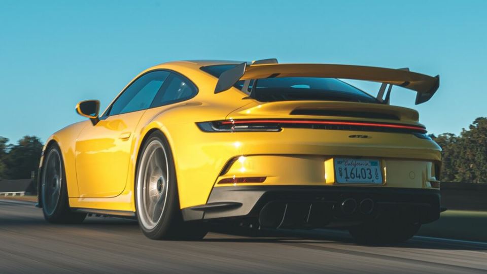 پورشه 911 GT3 بهترین خودروی پرفورمنس سال 2022 به انتخاب مجله موتورترند