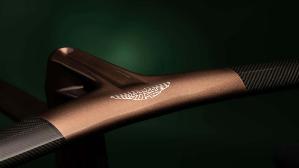 معرفی استون مارتین .1R