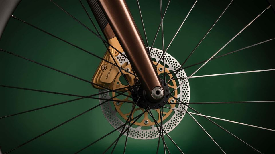 معرفی استون مارتین .1R