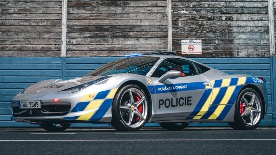 فراري 458 ايتاليا خودروي پليس چک