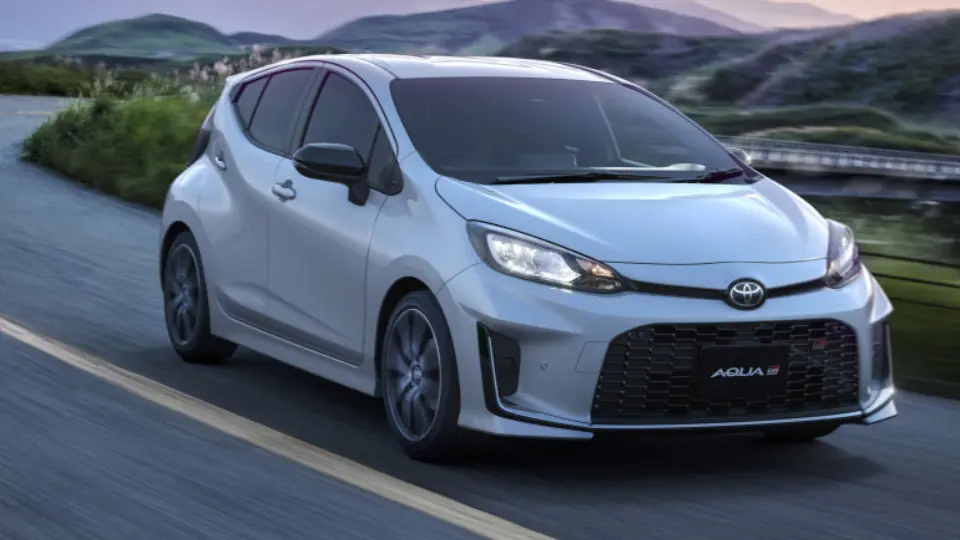 تويوتا آکوا GR اسپرت