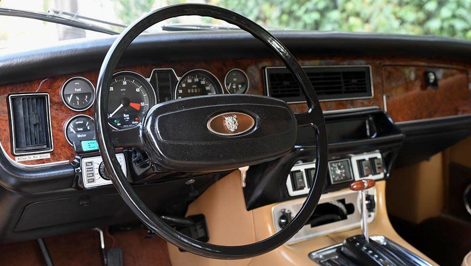 طراحی داشبورد جگوار XJ6-C مدل 1976
