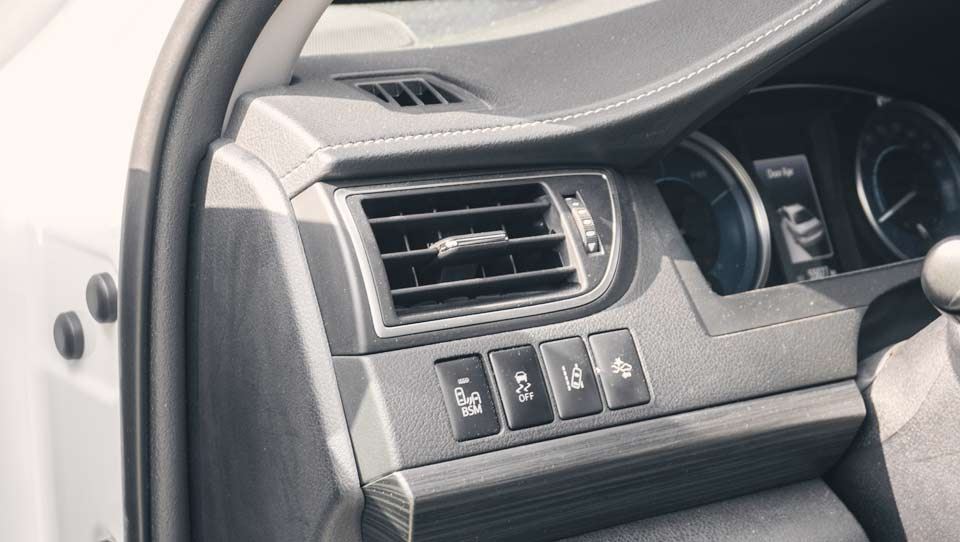 آپشن ها و امکانات تویوتا کمری هیبرید