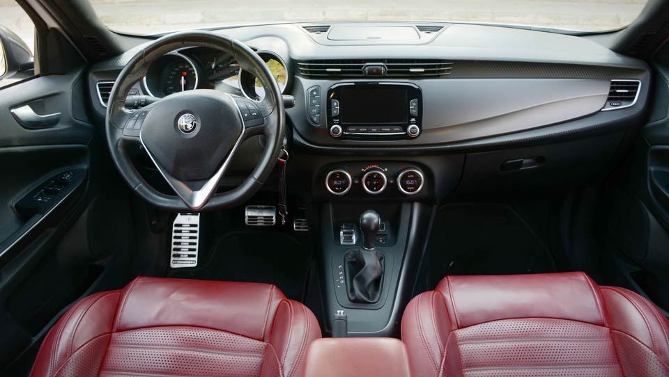 کابین آلفارومئو جولیتا