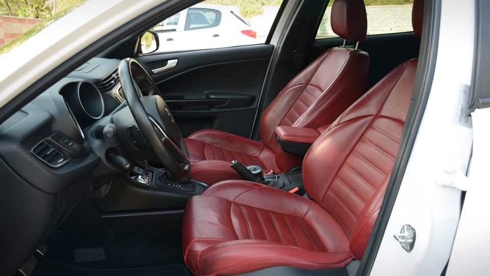 صندلی های ردیف جلو در آلفارومئو جولیتا