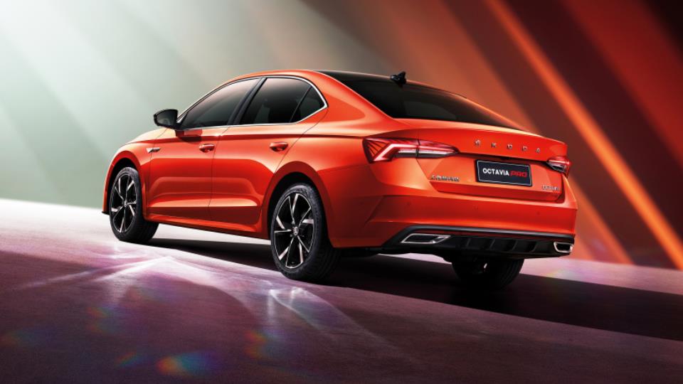 اشکودا اکتاویا پرو مدل 2021