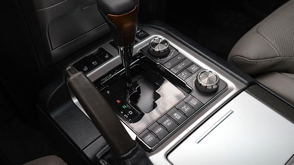 امکانات تویوتا لندکروزر