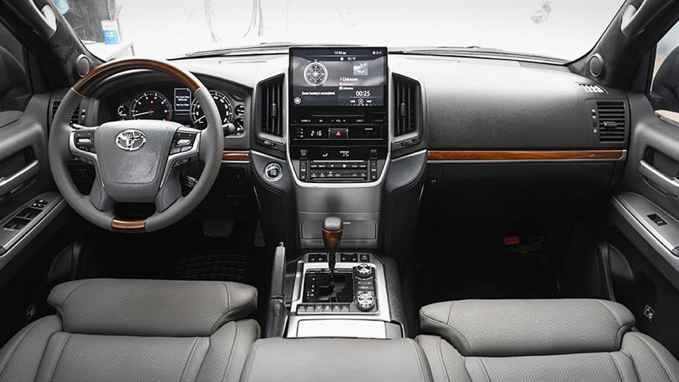 کابین تویوتا لندکروزر فیس لیفت