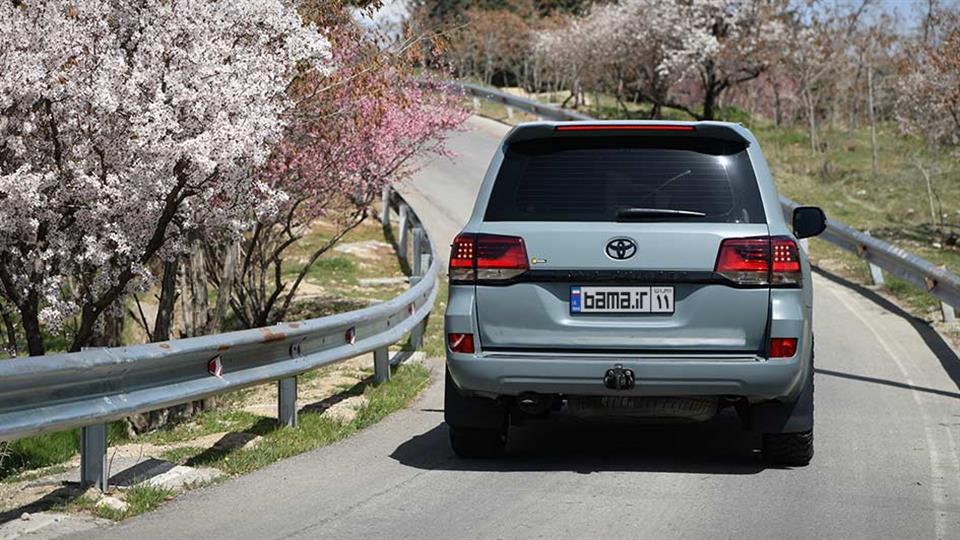 تست و بررسی تویوتا لندکروزر