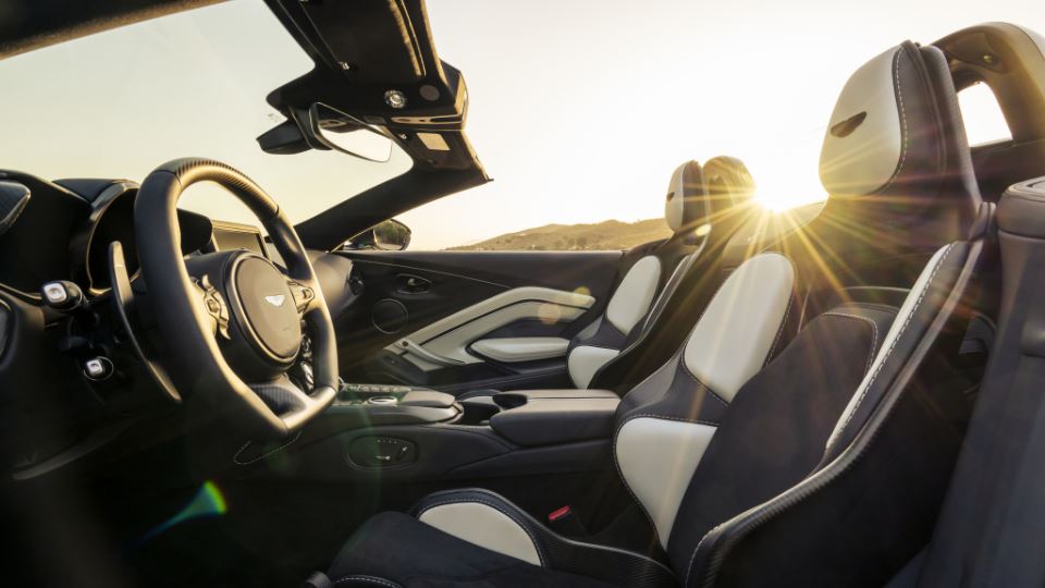 استون مارتین V12 ونتیج رودستر