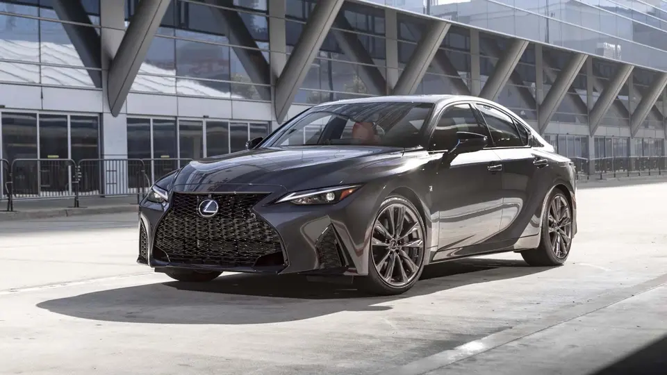 2024 لکسوس IS