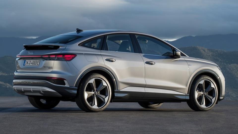  آئودی Q4 E-Tron مدل 2022 نسخه اسپرت بک