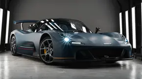 دلارا استراداله به سبک هواپیمای جنگنده