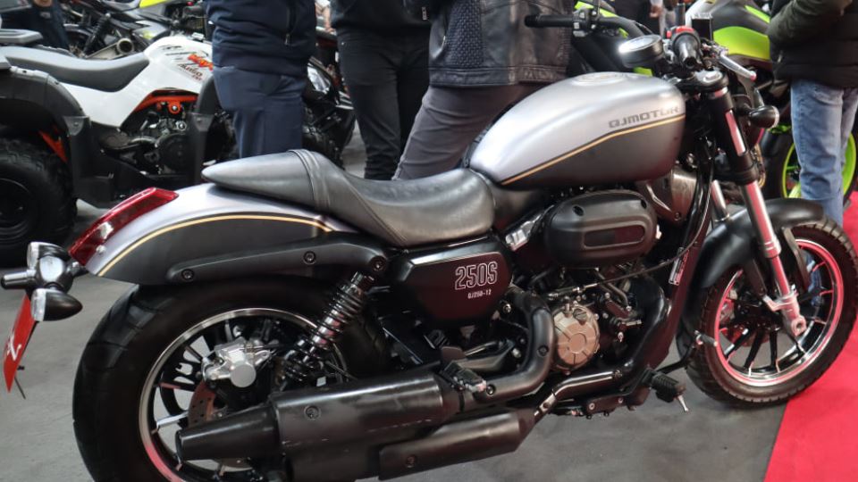 نمایشگاه موتورسیکلت 1401 کویر موتور