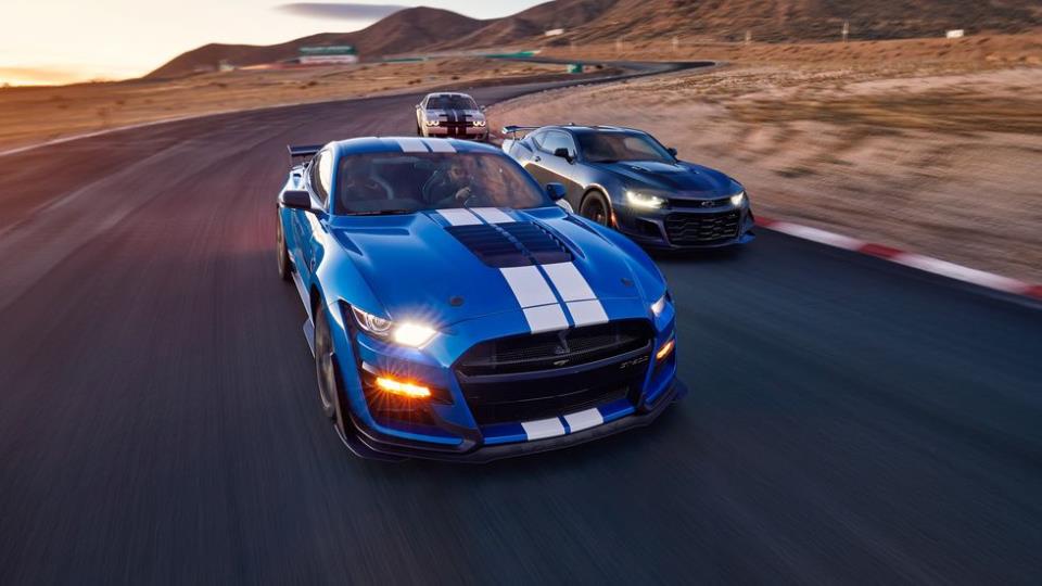 بررسی آمار فروش موستانگ چلنجر کامارو در سال 2020