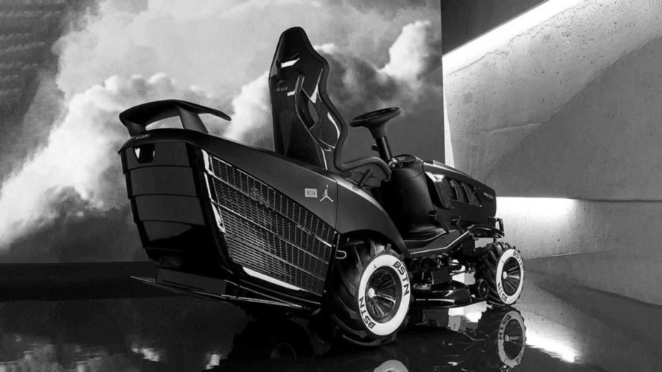 ماشین چمن‌زنی با تیونینگ منصوری