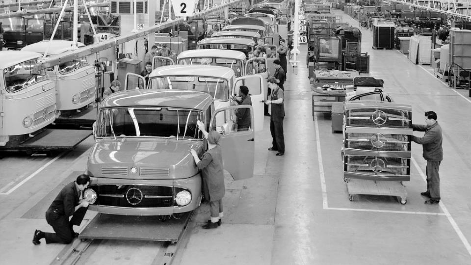 خط تولید کامیون مرسدس بنز سری L