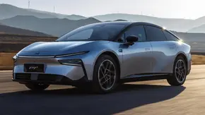 معرفی ایکس پنگ P7+