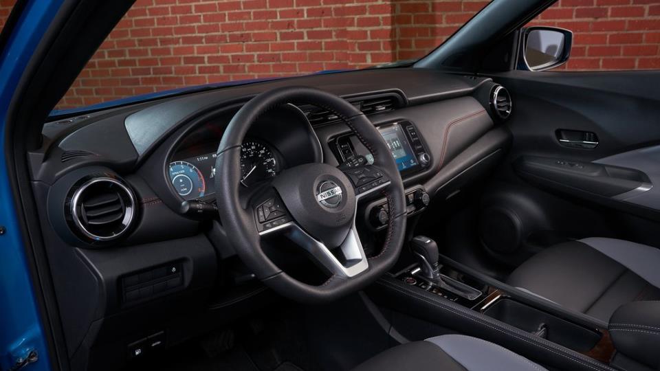 کابین نیسان کیکس مدل 2021