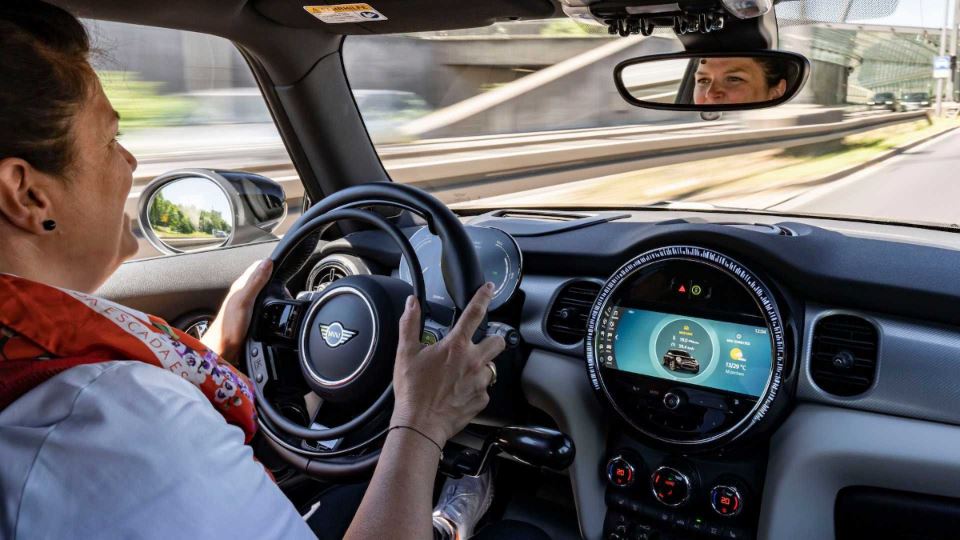 مینی کوپر SE مخصوص افراد با ناتوانی حرکتی