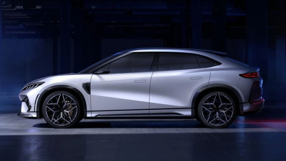 بی‌ وای‌ دی سانگ L کانسپت