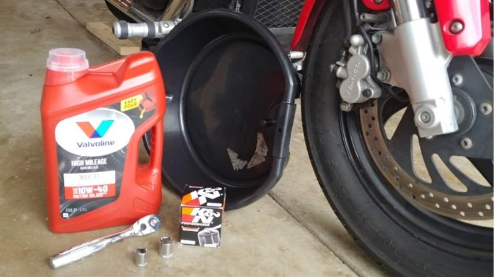 تعویض روغن موتور در موتورسیکلت
