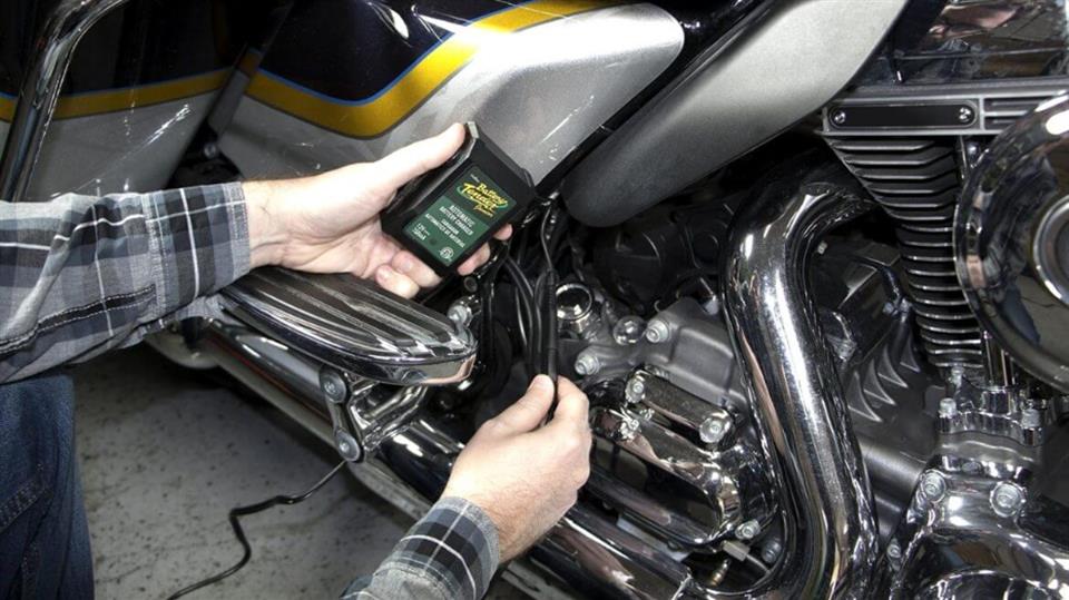 چک کردن باتری موتورسیکلت