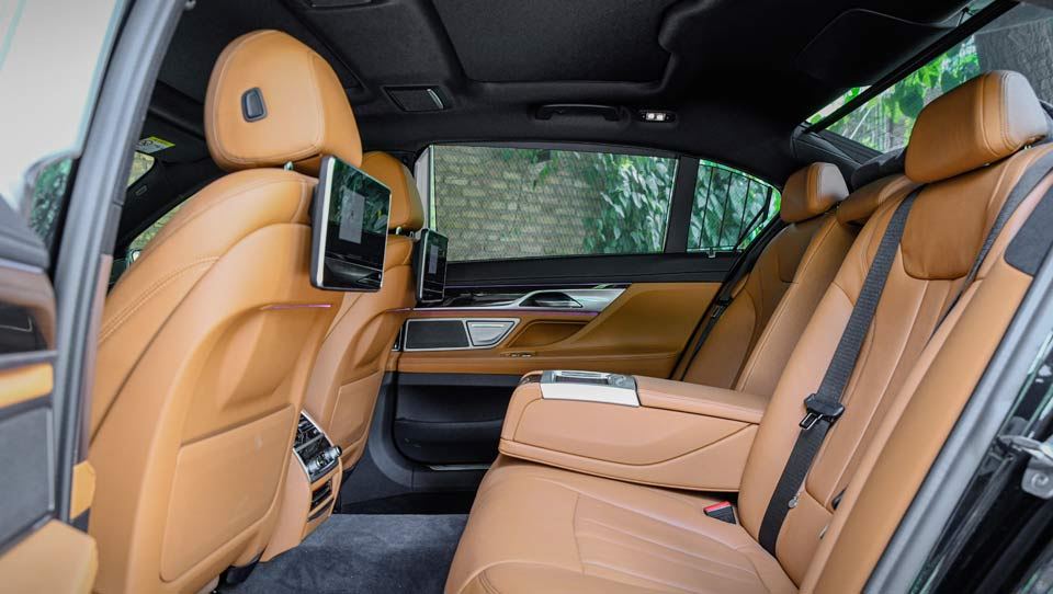 صندلی های ردیف عقب بامو 730li مدل 2020