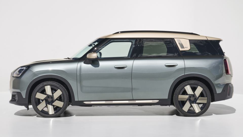 2024 مینی کانتری‌من برقی