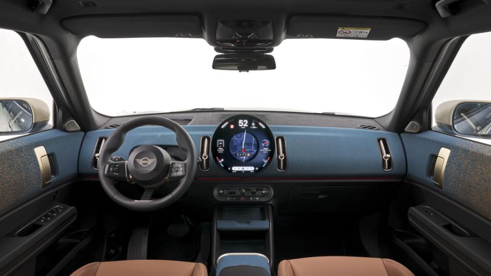 2024 مینی کانتری‌من برقی