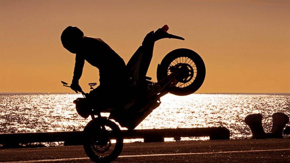 ترمزگیری با موتورسیکلت