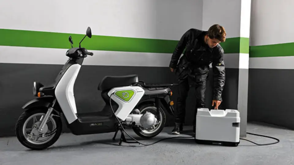 آيا موتورسيکلت برقي گواهينامه مي خواهد؟