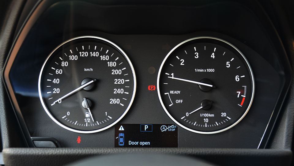 مشخصات فنی ب ام و 218i اکتیوتورر