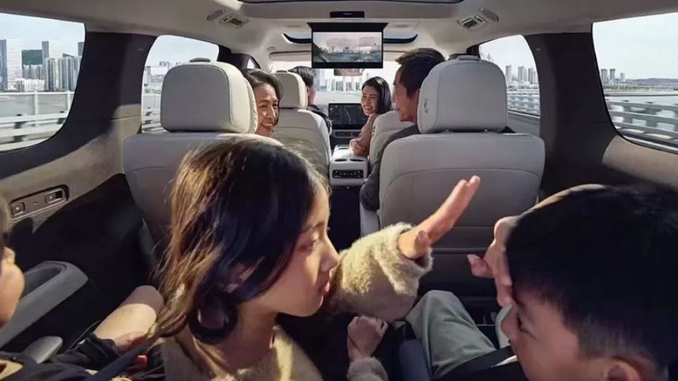 لی اتو مگا LI AUTO MEGE