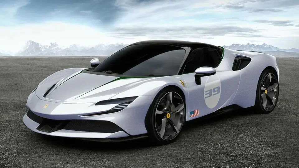 فراري SF90 اسپايد نسخه Bianco Courmayeur