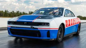 بازگشت دوج چارجر با پیشرانه V8 برای رقابت در مسابقات درگ منبع سایت باما