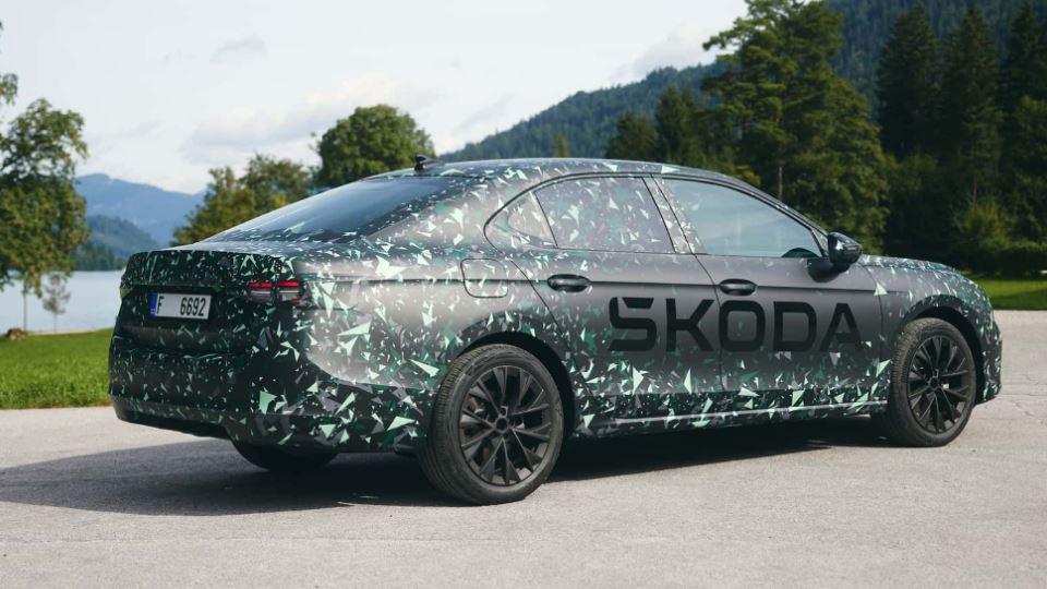 اشکودا سوپرب سدان 2024