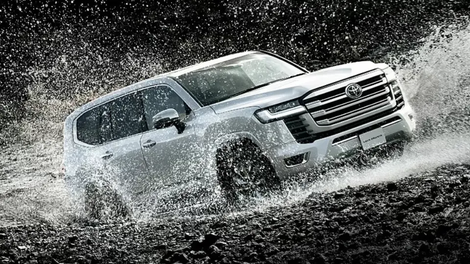 بهروزرساني تويوتا لندکروزر 300