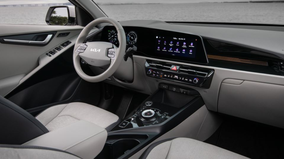 نسخه آمریکایی کیا نیرو 2023