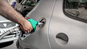 مهر تکذیب وزیر بر شایعه بنزین 2 نرخی