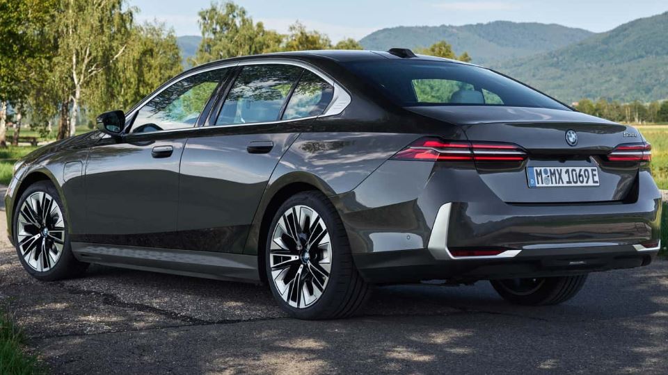 2024 ب‌ام‌و 530e 550e  پلاگین هیبرید