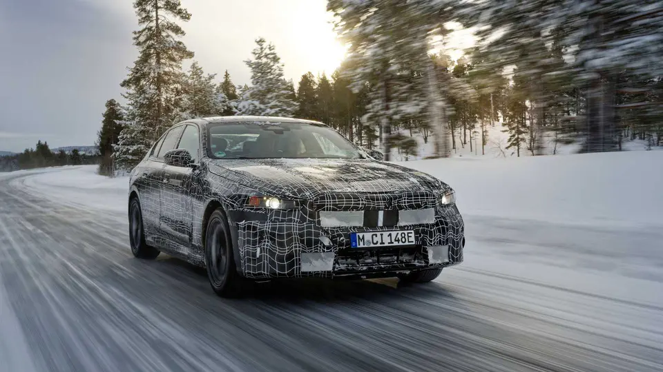 سدان برقي بامو i5